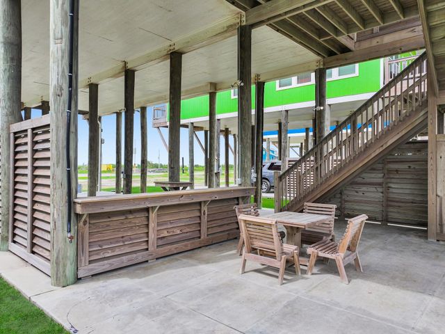 1706 Highway 87, Gilchrist, TX 77617