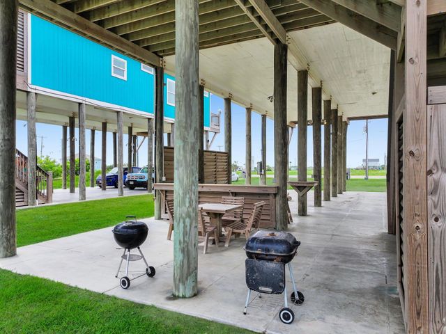 1706 Highway 87, Gilchrist, TX 77617