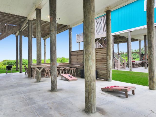 1706 Highway 87, Gilchrist, TX 77617