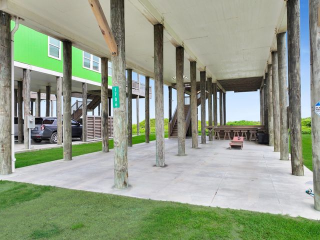1706 Highway 87, Gilchrist, TX 77617