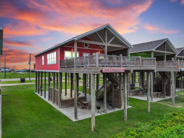 1706 Highway 87, Gilchrist, TX 77617