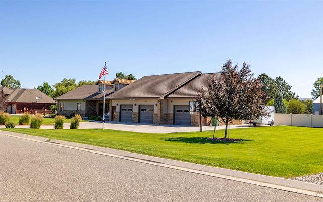 6 Viking Dr, Cody, WY 82414