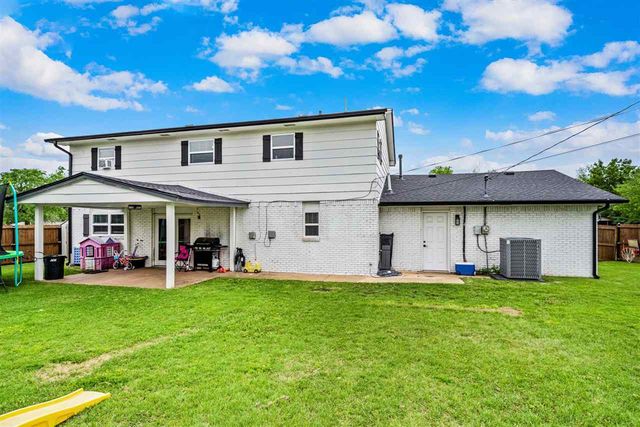 801 NW 40th St, Lawton, OK 73505