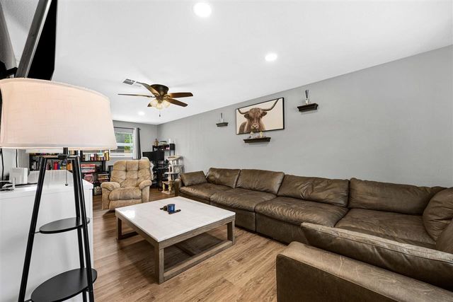 801 NW 40th St, Lawton, OK 73505