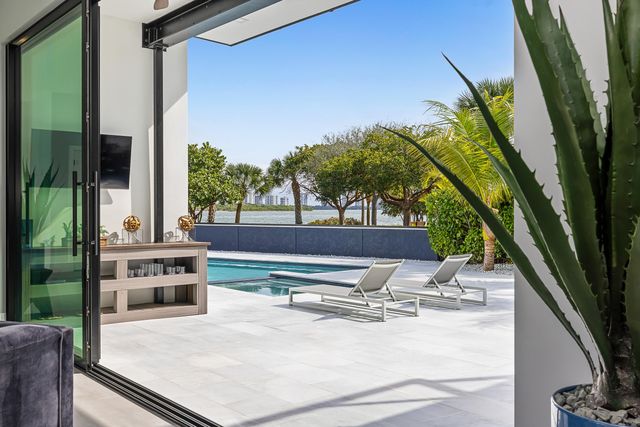 706 Lakeside Circle, North Palm Beach, FL 33408