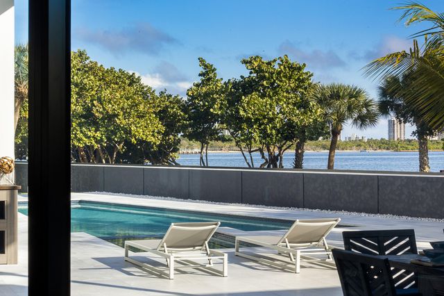 706 Lakeside Circle, North Palm Beach, FL 33408