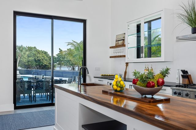 706 Lakeside Circle, North Palm Beach, FL 33408