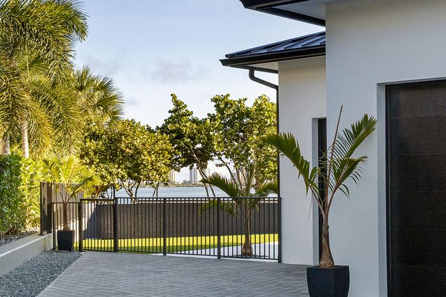 706 Lakeside Circle, North Palm Beach, FL 33408