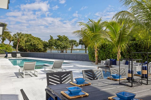 706 Lakeside Circle, North Palm Beach, FL 33408