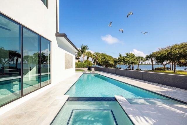 706 Lakeside Circle, North Palm Beach, FL 33408