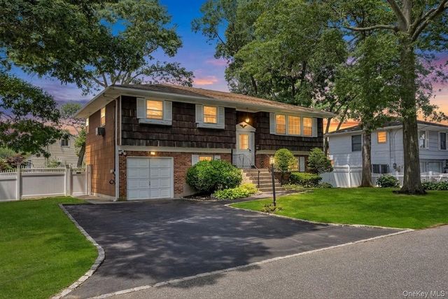 612 Vine Street, Babylon, NY 11702