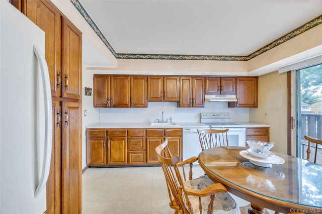 612 Vine Street, Babylon, NY 11702