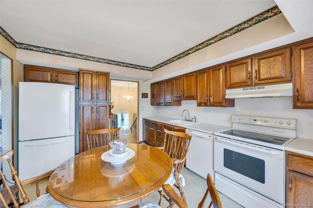612 Vine Street, Babylon, NY 11702