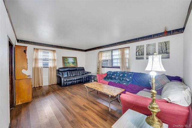 612 Vine Street, Babylon, NY 11702