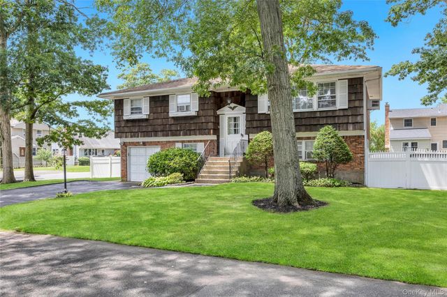 612 Vine Street, Babylon, NY 11702