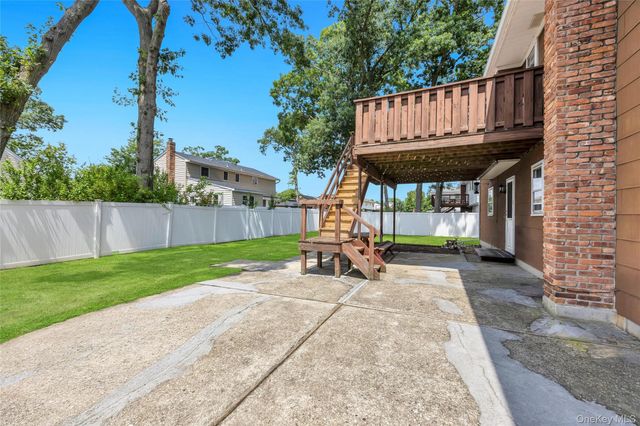612 Vine Street, Babylon, NY 11702