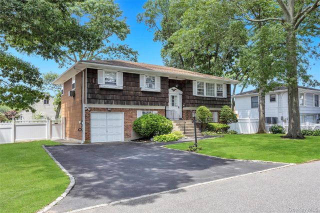 612 Vine Street, Babylon, NY 11702