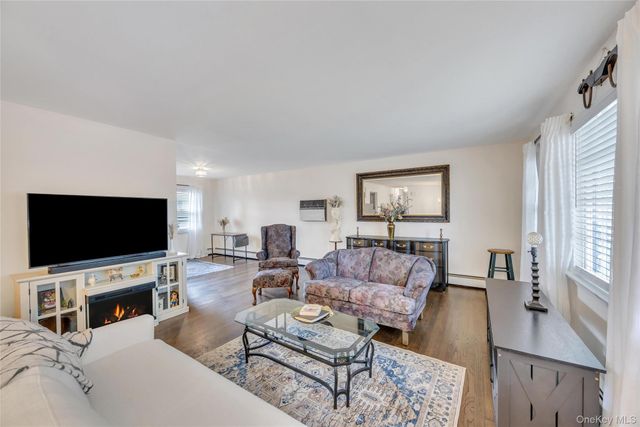 612 Vine Street, Babylon, NY 11702