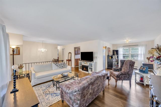 612 Vine Street, Babylon, NY 11702