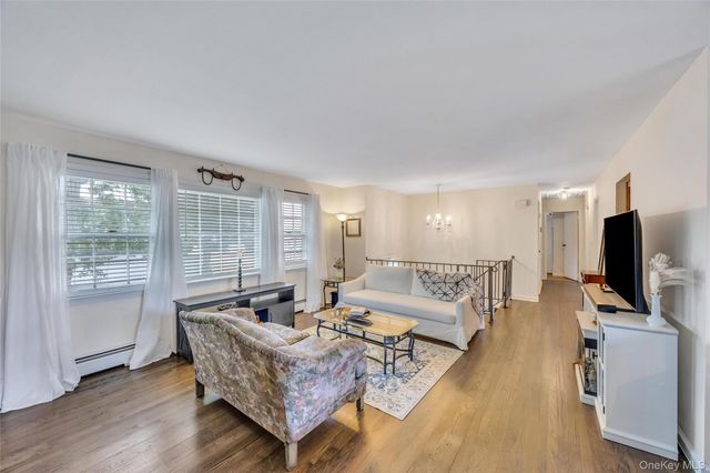 612 Vine Street, Babylon, NY 11702