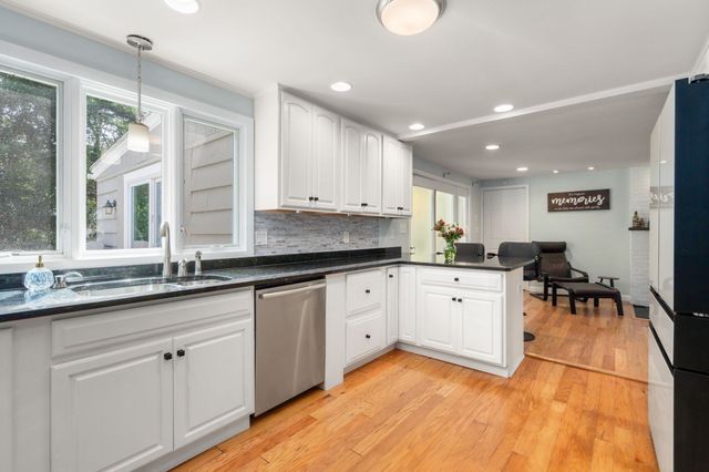 7 Lamphere Cir, Framingham, MA 01701