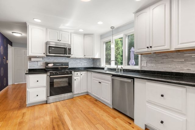 7 Lamphere Cir, Framingham, MA 01701