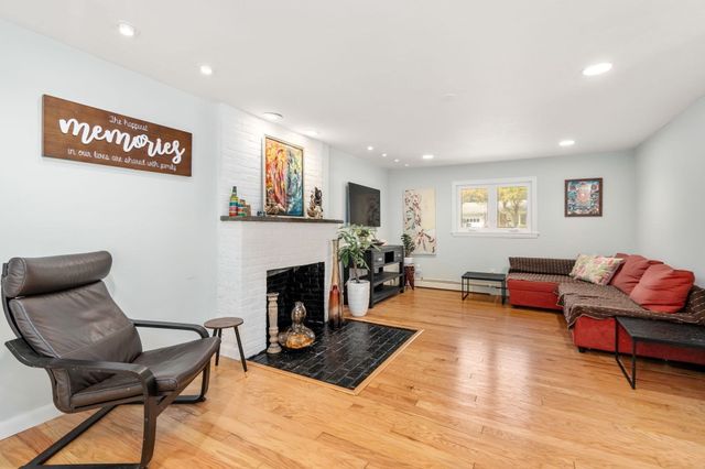 7 Lamphere Cir, Framingham, MA 01701