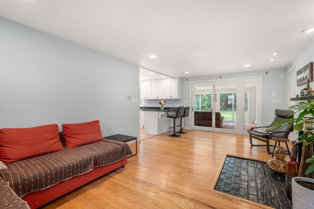 7 Lamphere Cir, Framingham, MA 01701