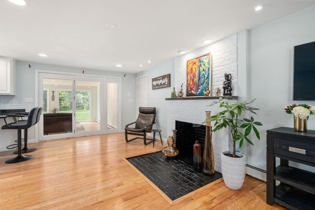 7 Lamphere Cir, Framingham, MA 01701
