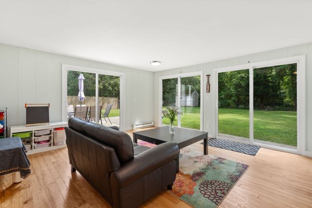 7 Lamphere Cir, Framingham, MA 01701