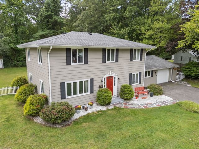 7 Lamphere Cir, Framingham, MA 01701