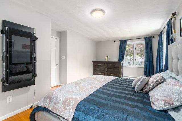 7 Lamphere Cir, Framingham, MA 01701