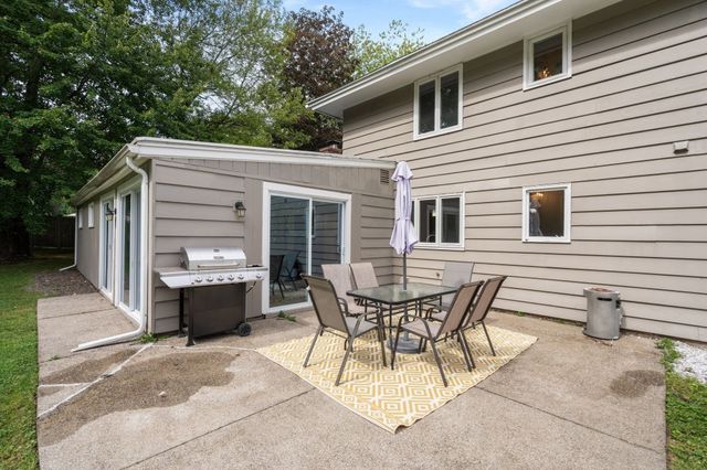 7 Lamphere Cir, Framingham, MA 01701
