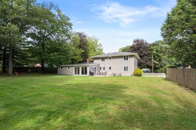 7 Lamphere Cir, Framingham, MA 01701