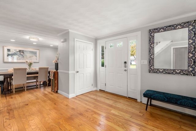 7 Lamphere Cir, Framingham, MA 01701