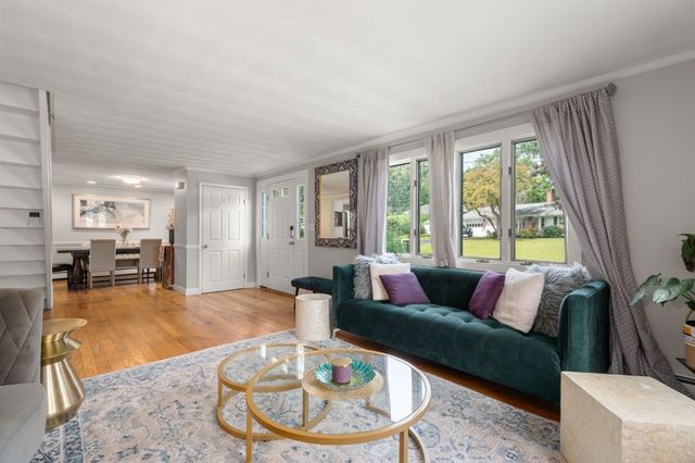 7 Lamphere Cir, Framingham, MA 01701