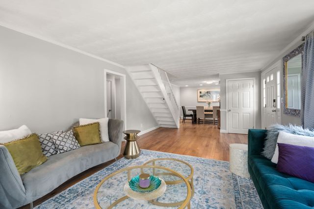 7 Lamphere Cir, Framingham, MA 01701