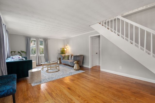 7 Lamphere Cir, Framingham, MA 01701