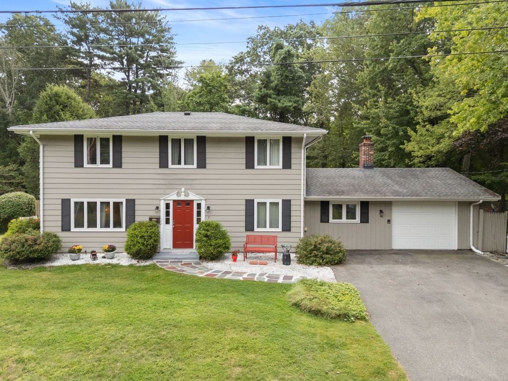 7 Lamphere Cir, Framingham, MA 01701
