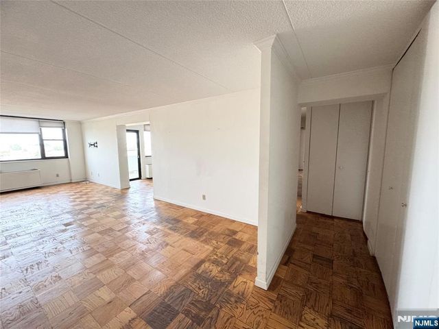 250 Gorge 17I, Cliffside Park, NJ 07010