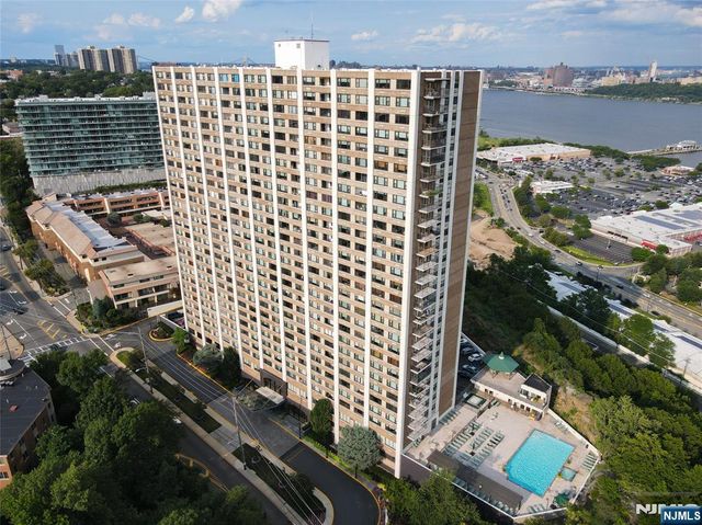 250 Gorge 17I, Cliffside Park, NJ 07010