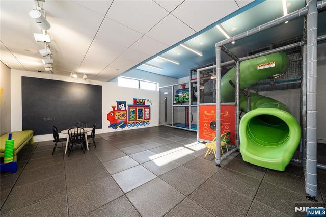 250 Gorge 17I, Cliffside Park, NJ 07010