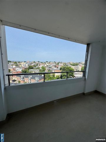 250 Gorge 17I, Cliffside Park, NJ 07010