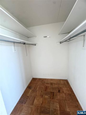 250 Gorge 17I, Cliffside Park, NJ 07010