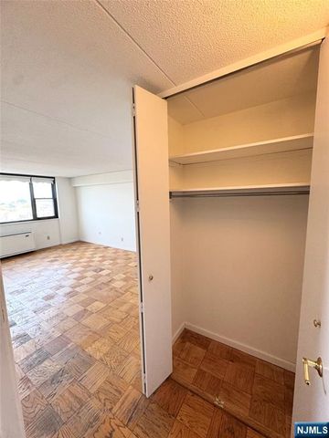 250 Gorge 17I, Cliffside Park, NJ 07010
