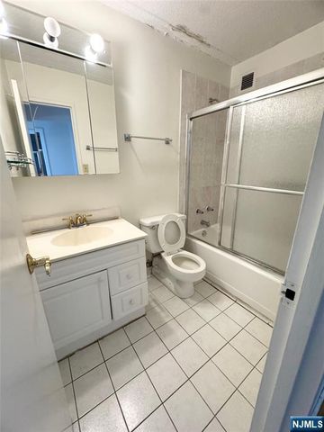 250 Gorge 17I, Cliffside Park, NJ 07010