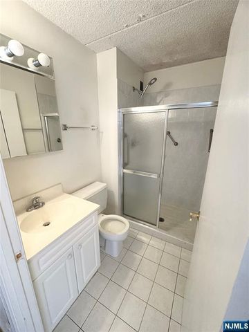 250 Gorge 17I, Cliffside Park, NJ 07010