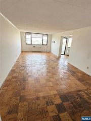 250 Gorge 17I, Cliffside Park, NJ 07010