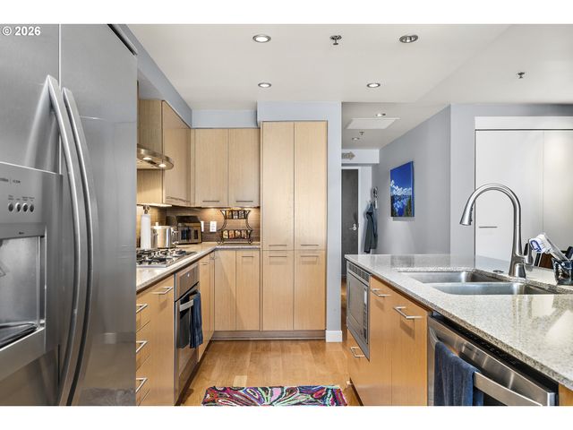 1310 Nw NAITO Pkwy 206, Portland, OR 97209