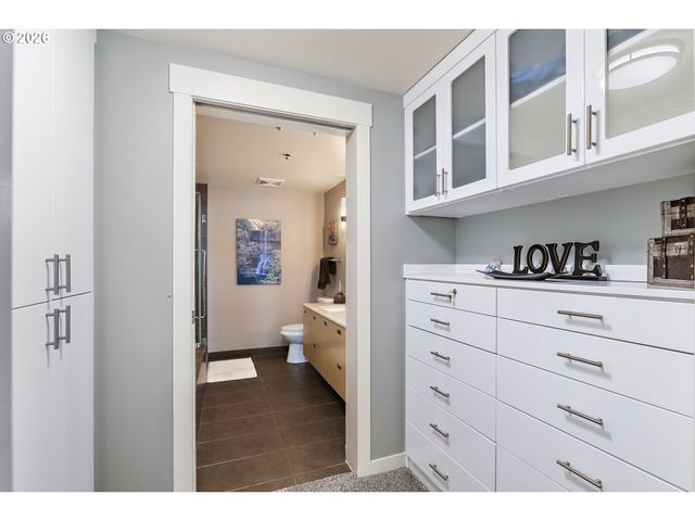 1310 Nw NAITO Pkwy 206, Portland, OR 97209